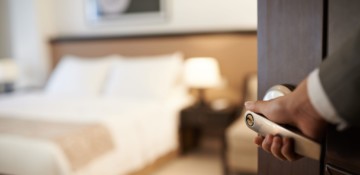 Small Hotel Booking Software: 4 Features to Look For